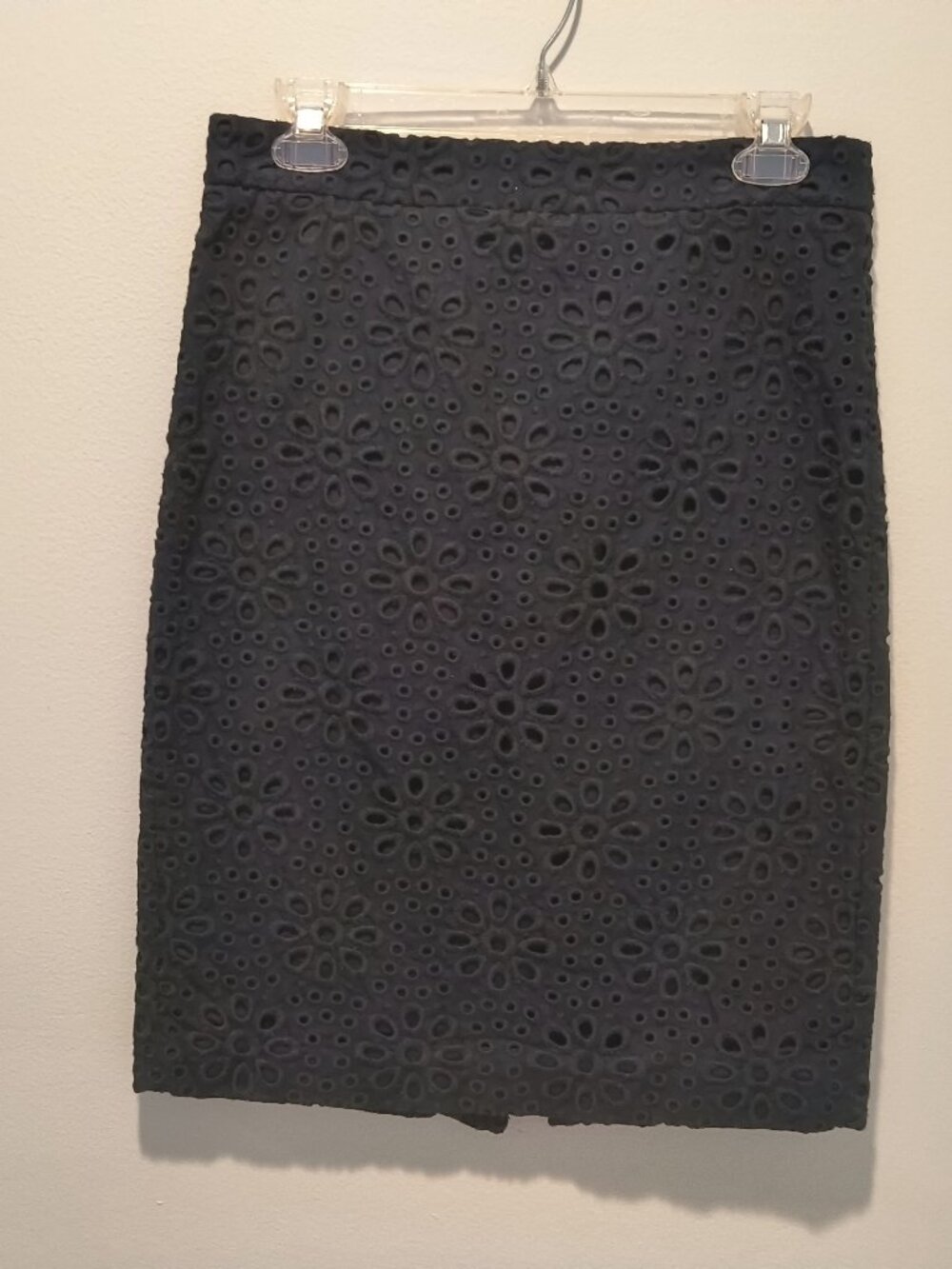 J.Crew  Navy Blue Floral Eyelet Embroidered Pencil Skirt 100% Cotton size 2